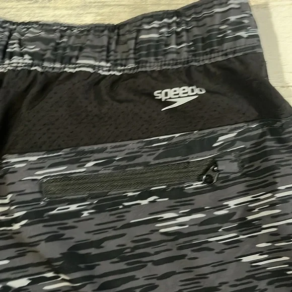 Speedo Swim Trunks Size Small - Picture 4 of 9